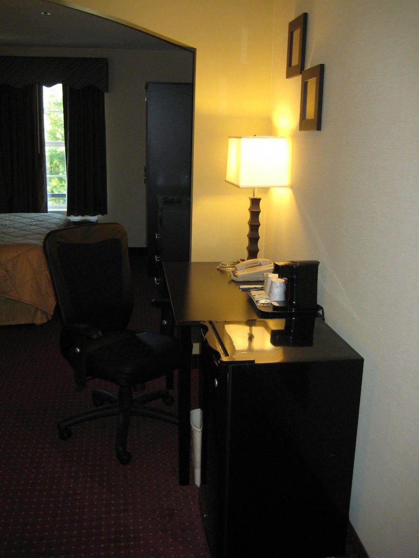 Quality Inn & Suites Little Rock West Buitenkant foto